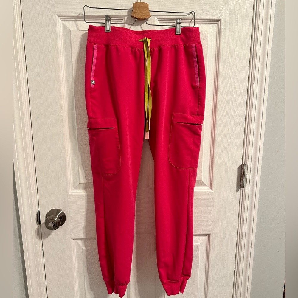 “Shocking pink” figs Zamora scrub pants